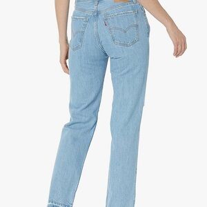 Levi Low Pro Jeans in Sweet Stonewash! Super cute and in great condition!